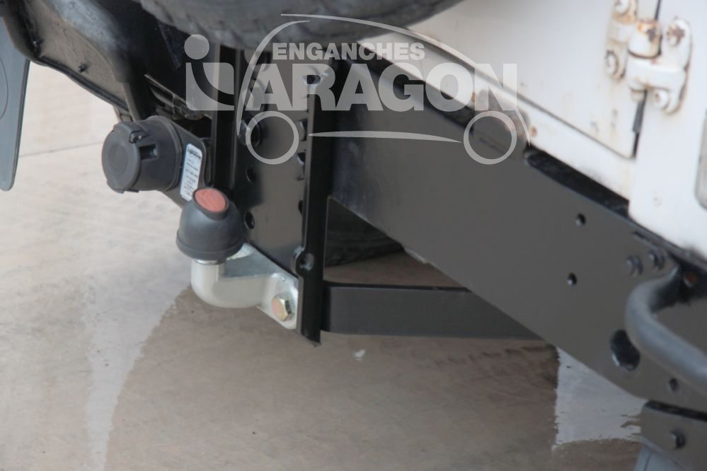 Фаркоп ARAGON E3500CC для LAND ROVER Defender 90 3 дв 98-